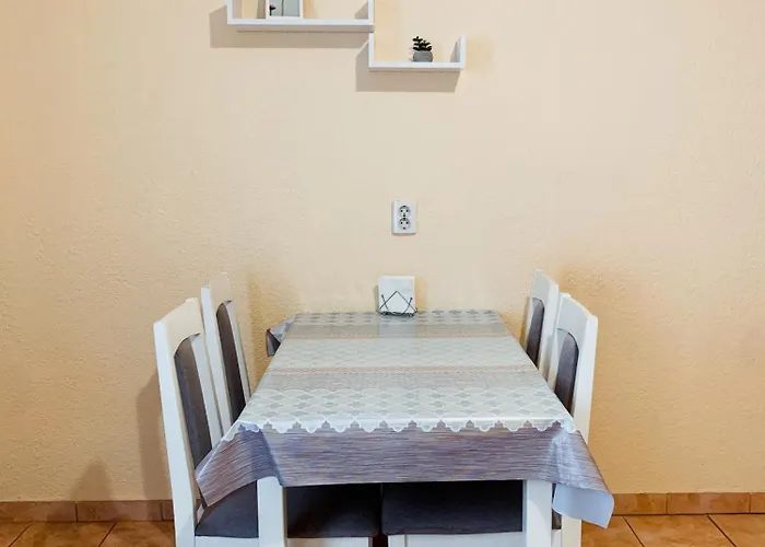 Apartman Domovik мостова 5 кв 38