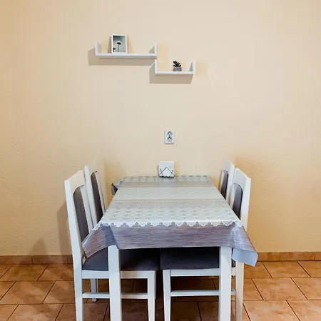شقة Domovik мостова 5 кв 38